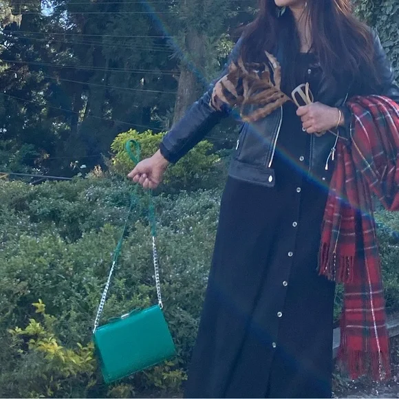 Charles & Keith - Pebbled Leather Sling Bag in Green with detachable straps. - Picture 15 of 15